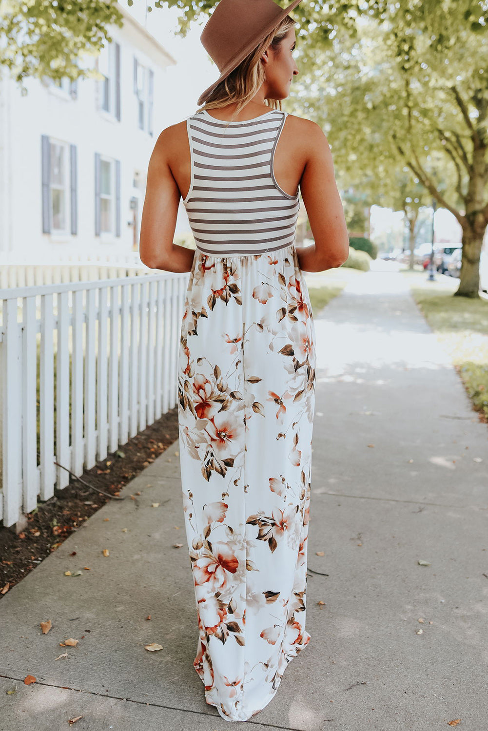 Robe Longue Bohème Blanche – Imprimé Floral & Rayures, Poches, Sans Manches