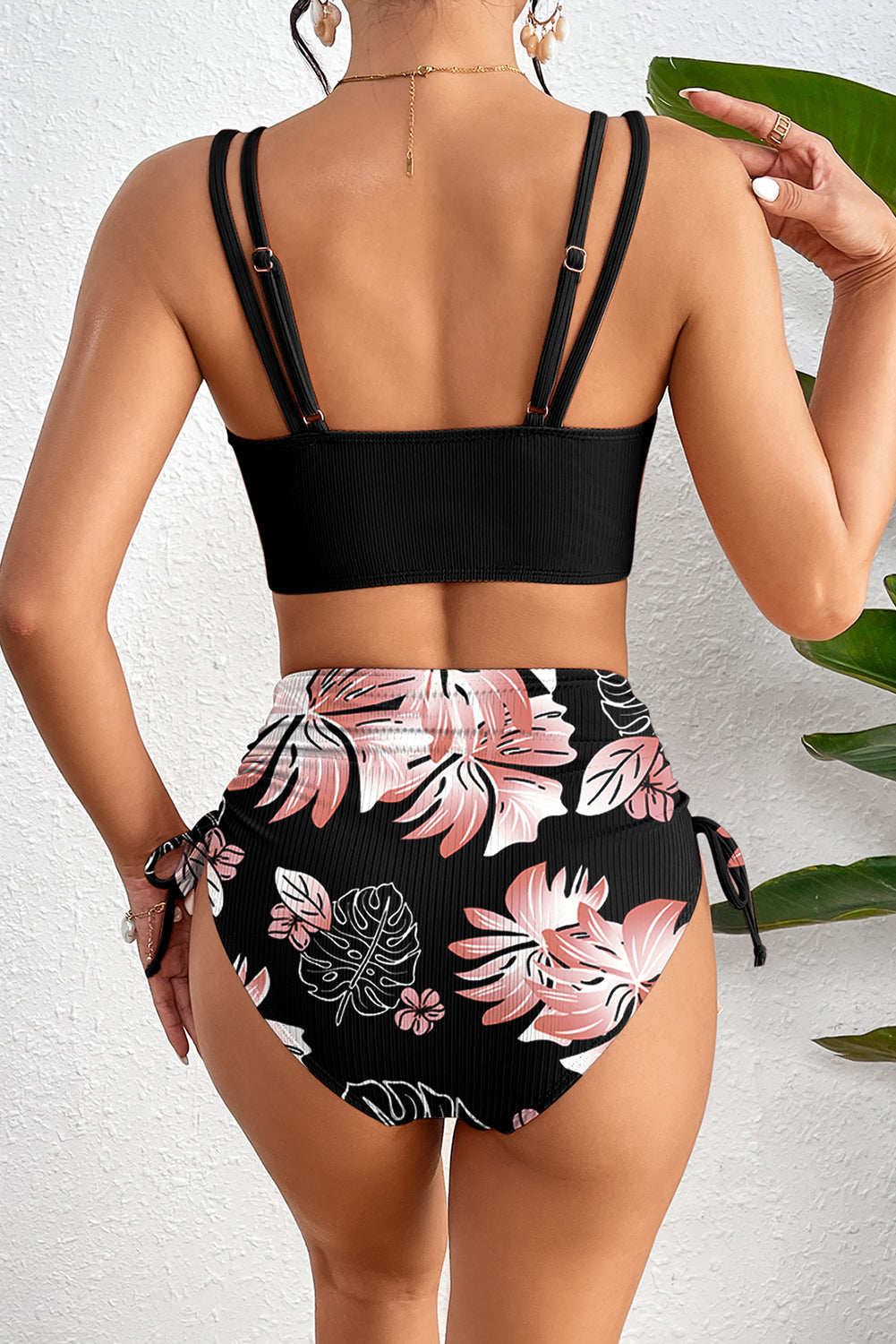 Maillot de bain bikini 2 pièces noir côtelé taille haute — haut col V dos nu et bas taille haute