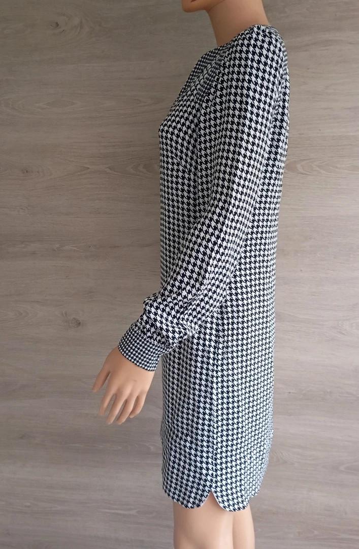 Robe Caroll taille M à carreaux Noir et blanc - très bon état - manches longues