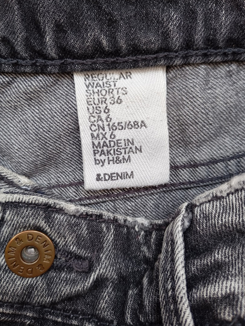 Joli short en jean H&m taille S - Gris en très bon état