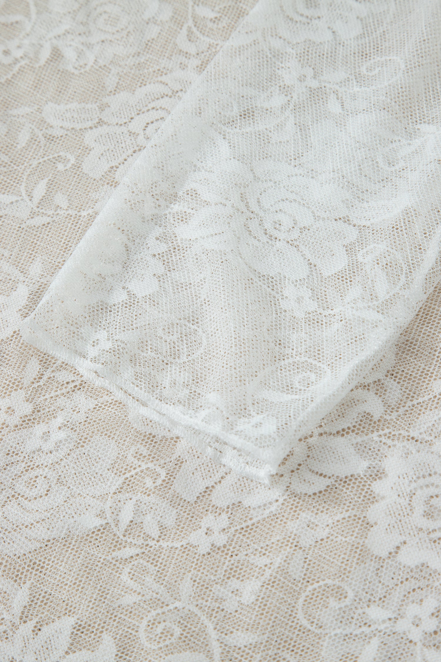 Top en Dentelle Florale Blanc — Manches Longues & Col Montant Grande Taille