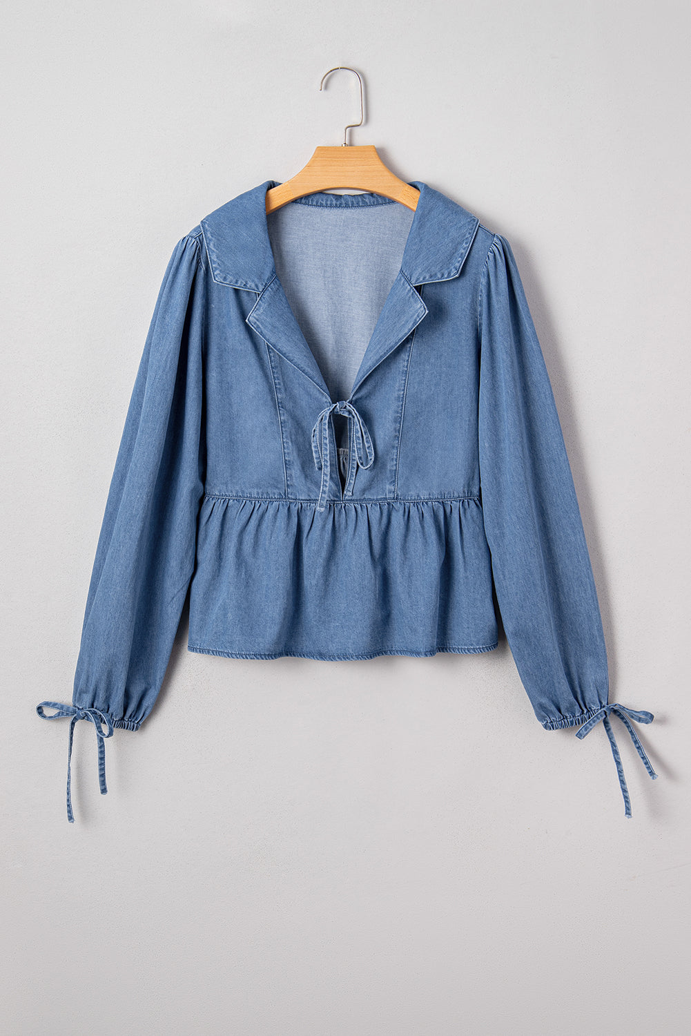Haut Péplum Denim Bleu Crépuscule — Col en V à Nouer et Manches Ballon