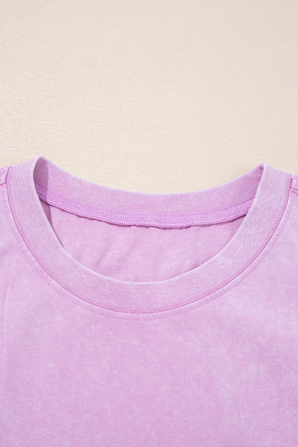 Débardeur lilas mineral wash à poche poitrine en 100% coton