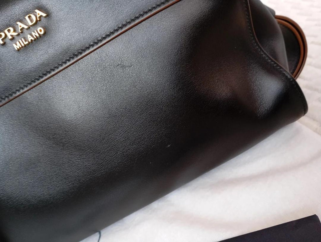 Sac à main Prada bandoulière - cuir - noir et marron - modèle Top Handle Vintage , collection Vitello Phoenix de Prada
