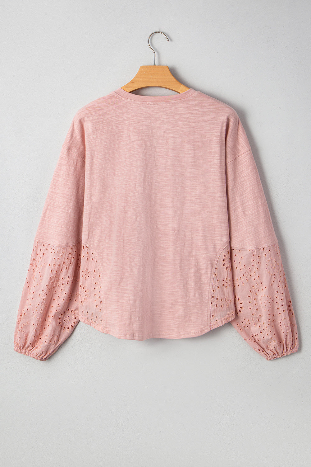 Blouse Rose Poudré — Col en V et Manches Batwing Broderie Œillets