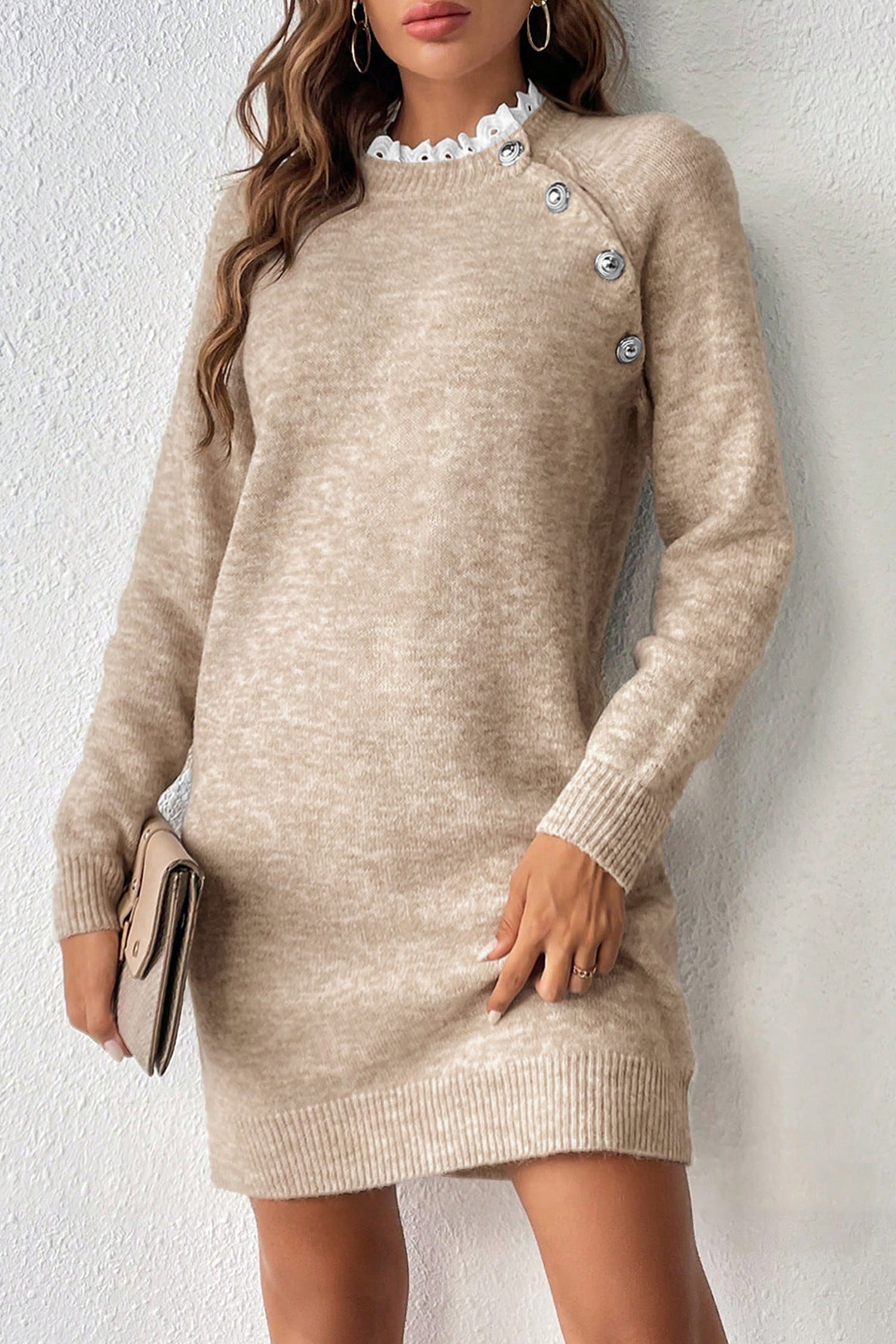 Robe pull courte en maille à manches raglan et col boutonné dentelle