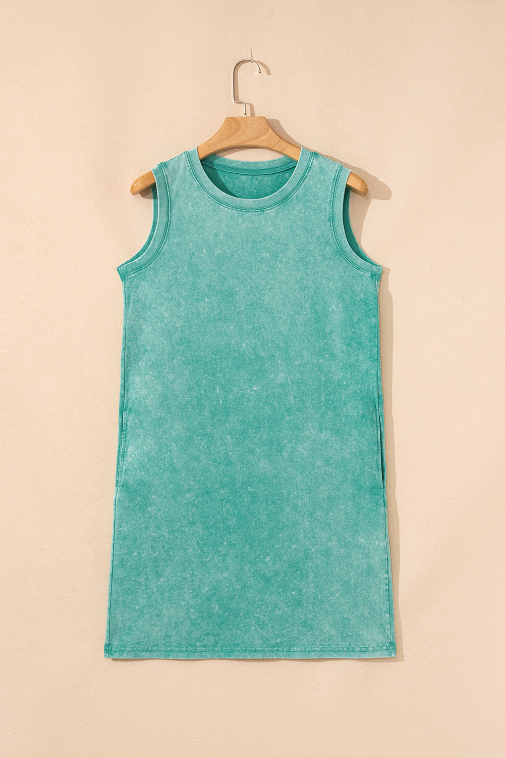 Robe courte débardeur à poches effet mineral wash en 100% coton