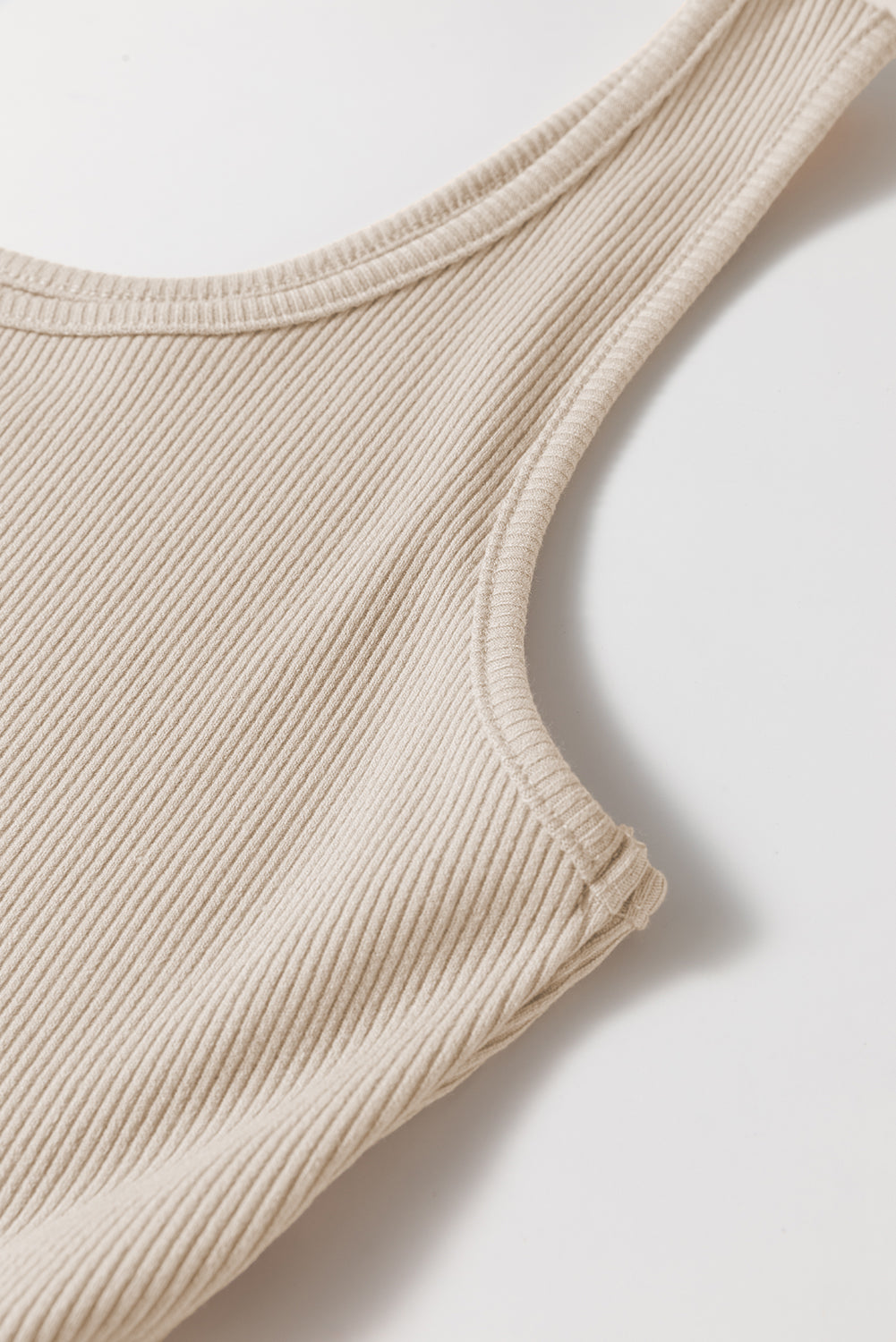 Robe Midi Beige Sans Manches — Haut Côtelé et Jupe Plissée