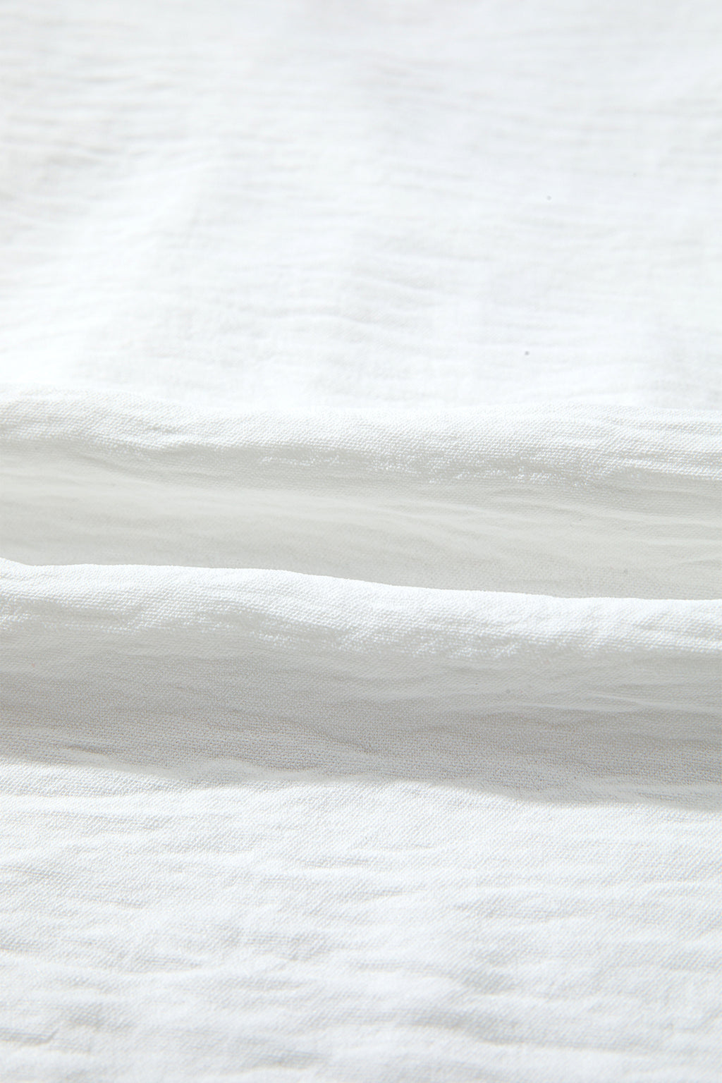Chemisier blanc en dentelle guipure florale à manches longues bouffantes