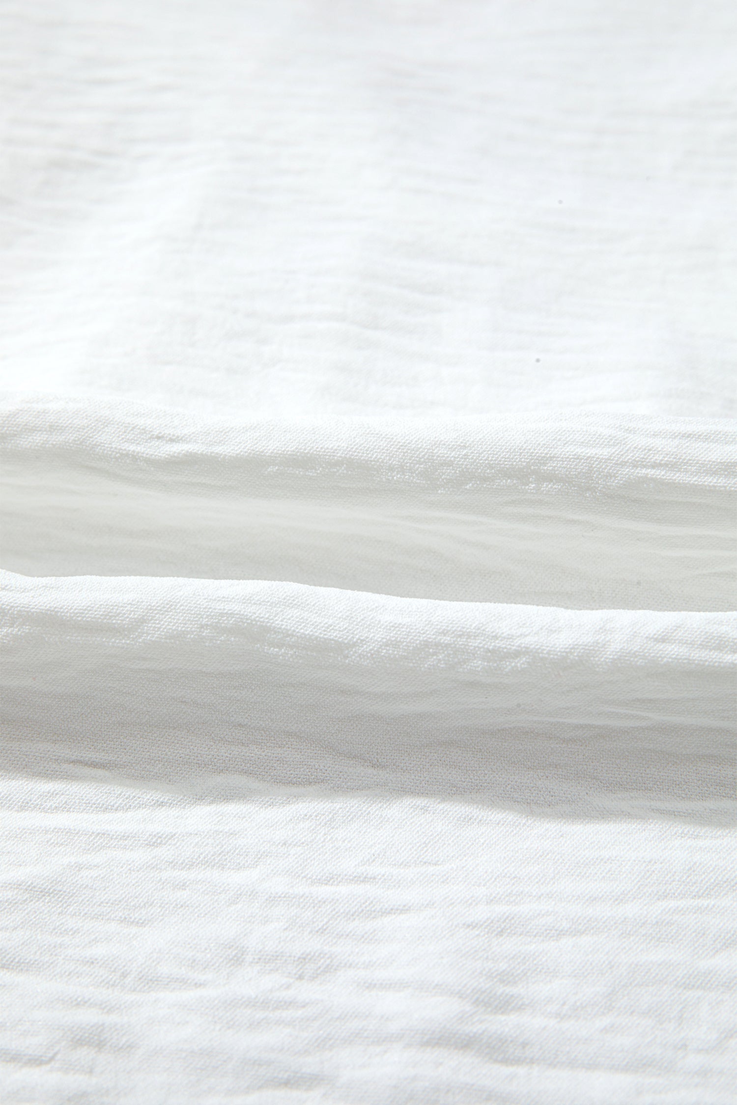 Chemisier blanc en dentelle guipure florale à manches longues bouffantes