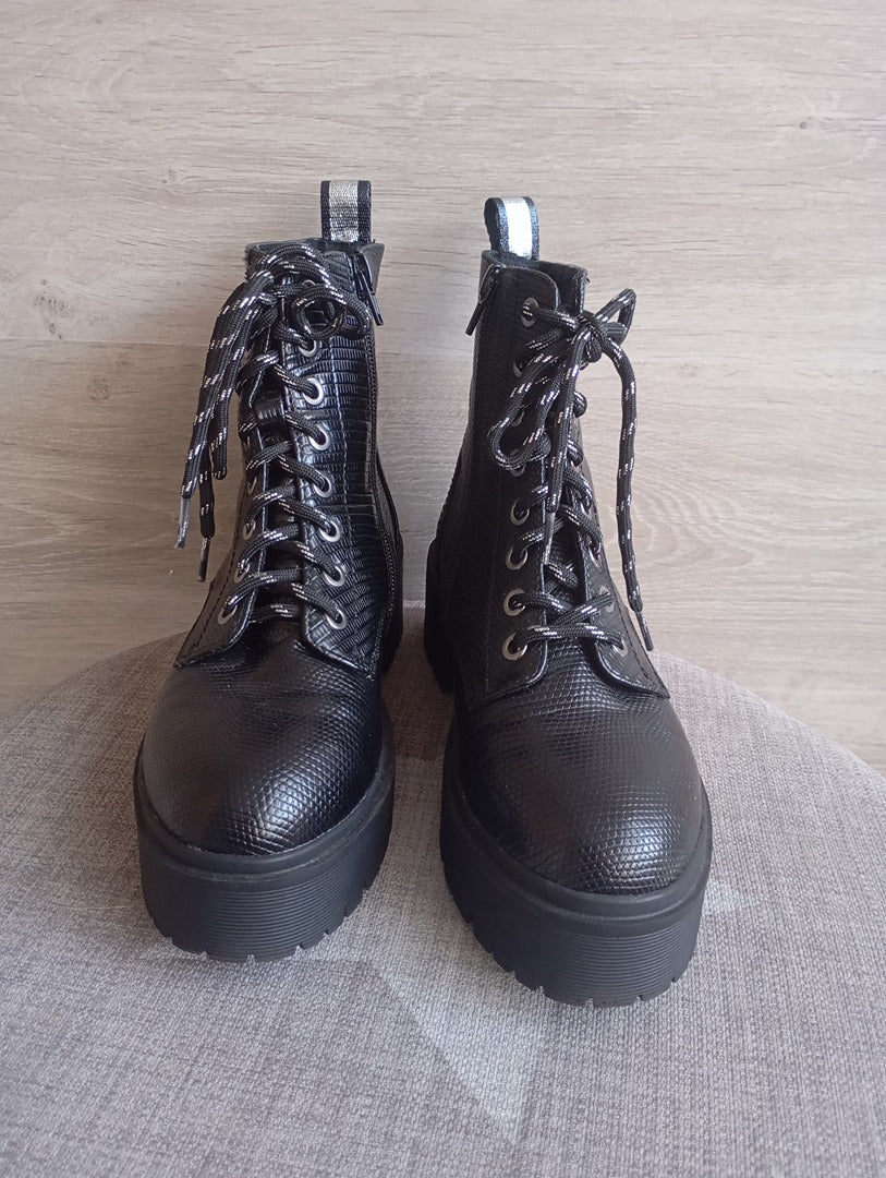 Superbes Bottines chaussures femme/fille Bullboxer taille 36 noires neuves style croco