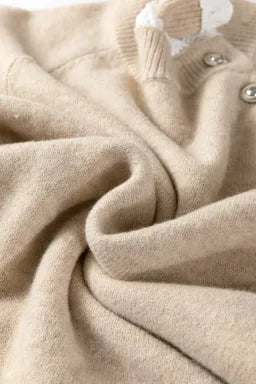 Robe pull courte en maille à manches raglan et col boutonné dentelle