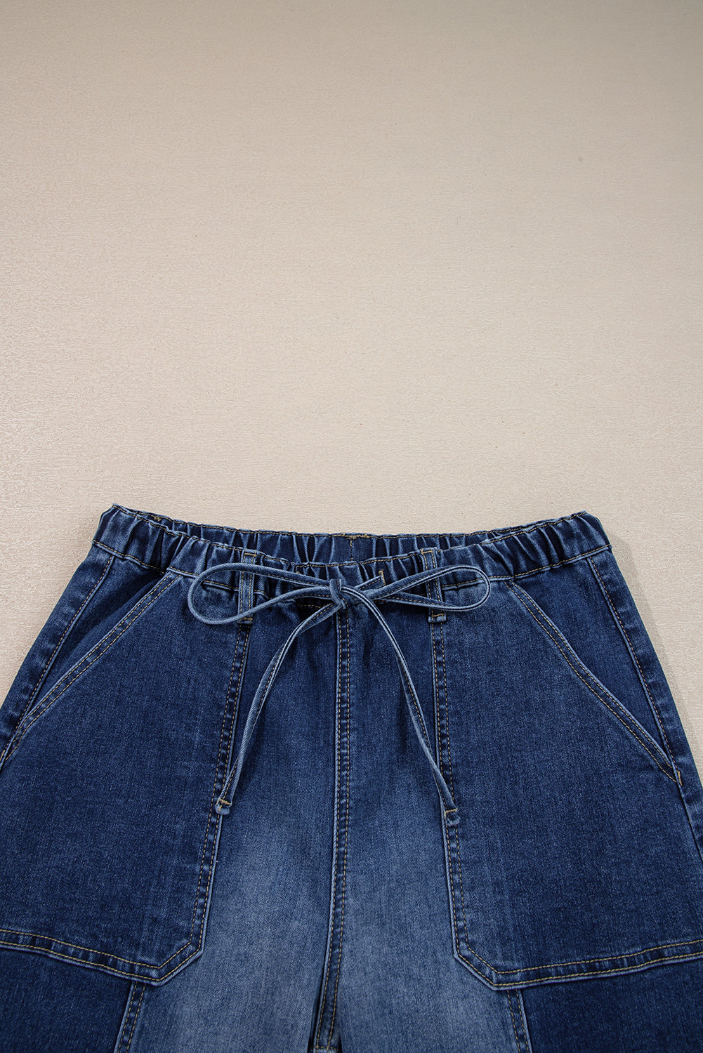 Jean Large Taille Haute – Ourlet Brut, Poches Cargo & Cordon