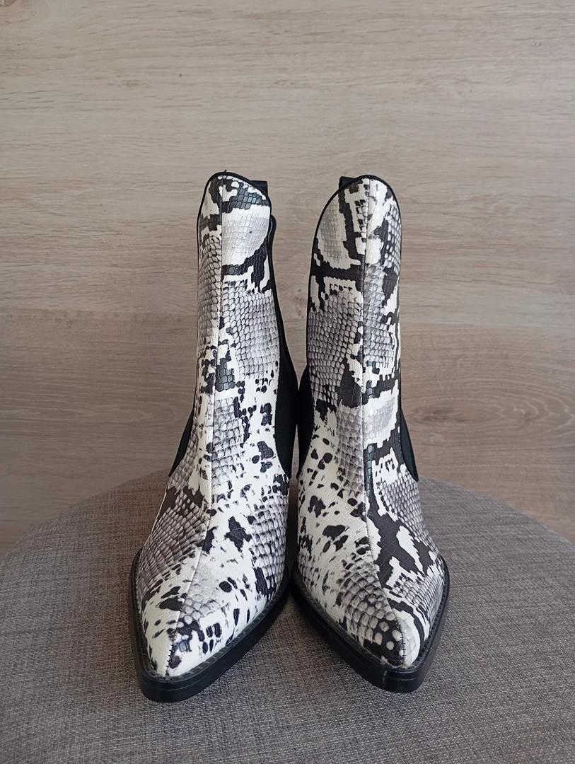 Jolies bottines Zara pointues imprimé pyton taille 39 - blanc/noir/gris - très bon état