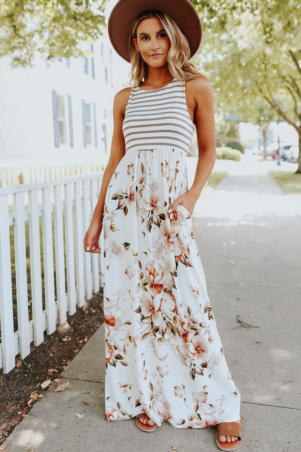 Robe Longue Bohème Blanche – Imprimé Floral & Rayures, Poches, Sans Manches