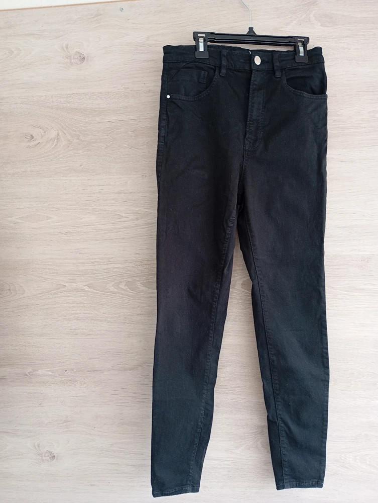 Joli pantalon noir skinny Stradivarius taille M
