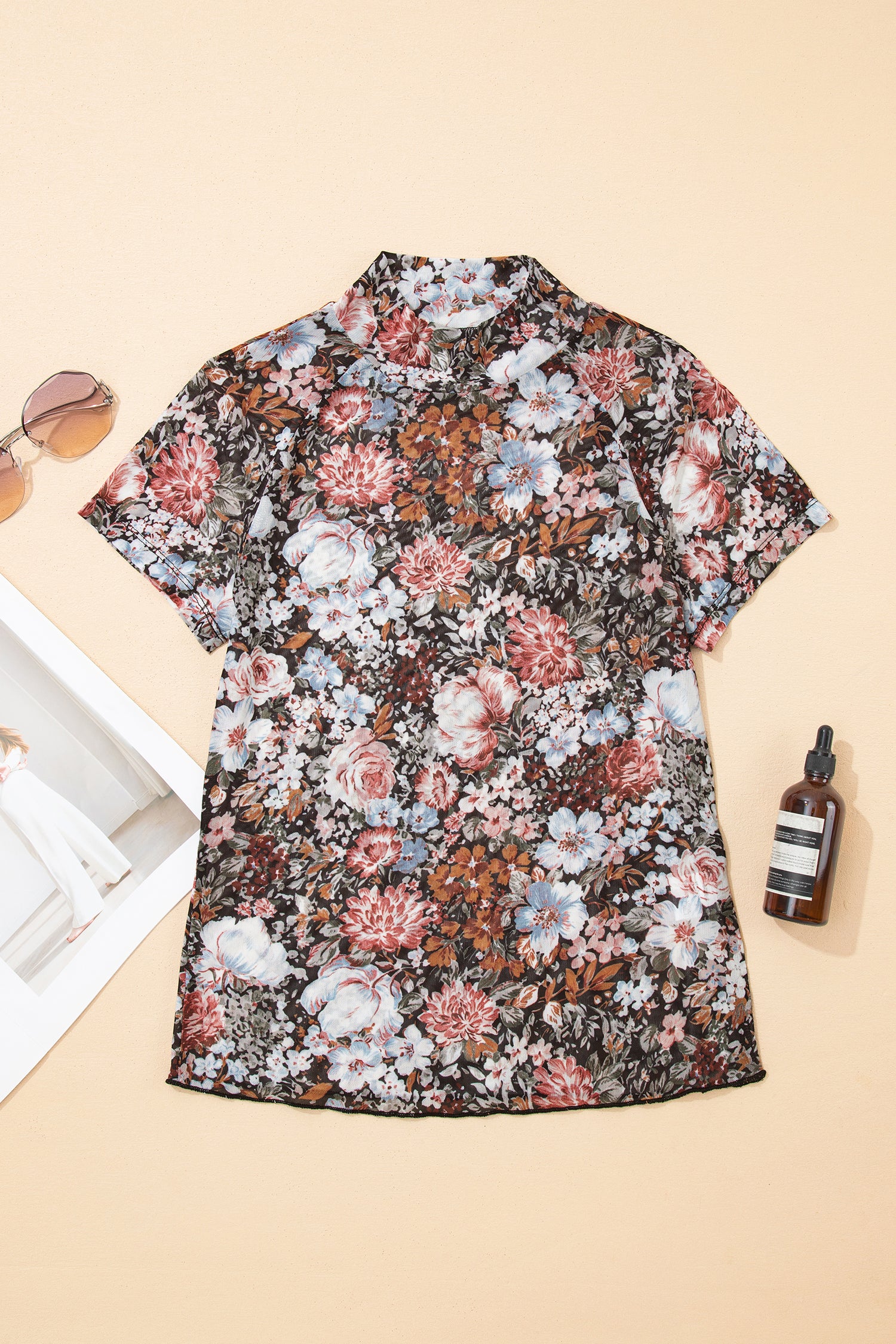 Top en Maille Florale Marron – Col Montant, Manches Courtes, Coupe Ajustée