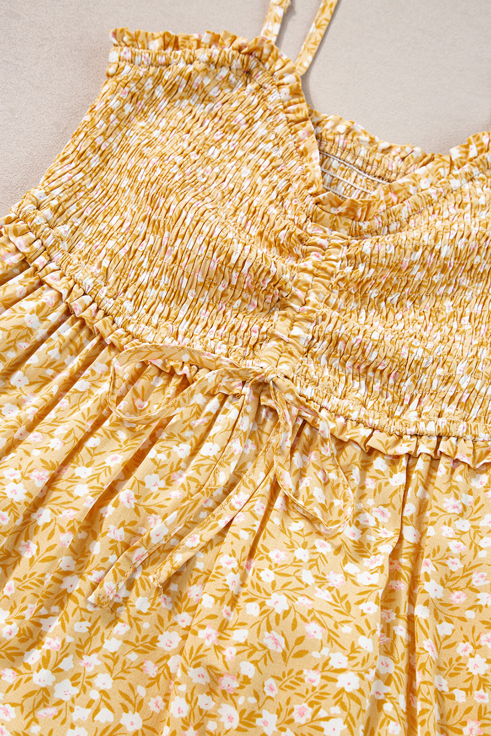 Robe longue jaune à volants & smocks — Imprimé floral bohème