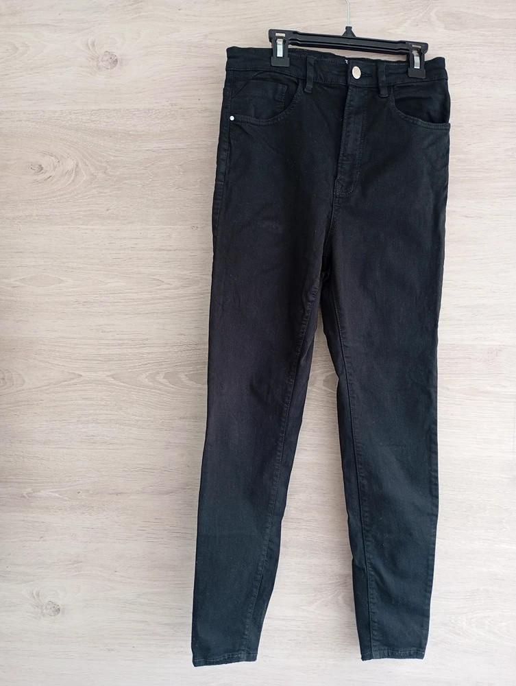 Joli pantalon noir skinny Stradivarius taille M