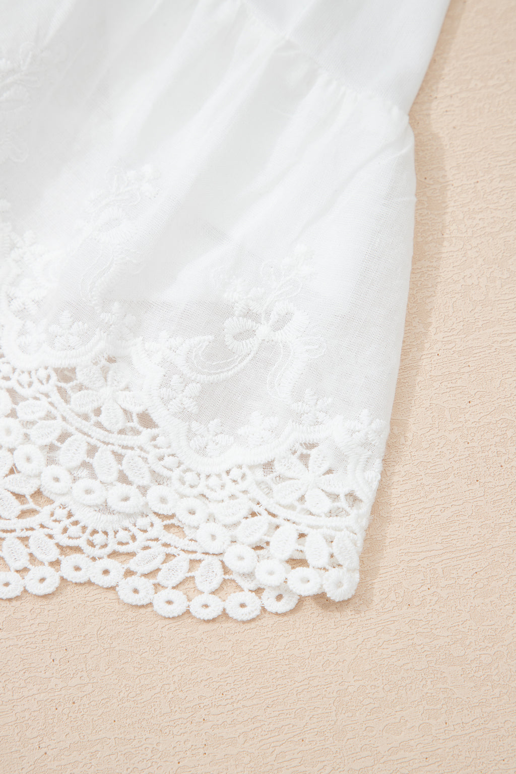 Shorty en dentelle à volants étagés — blanc, taille haute élastique