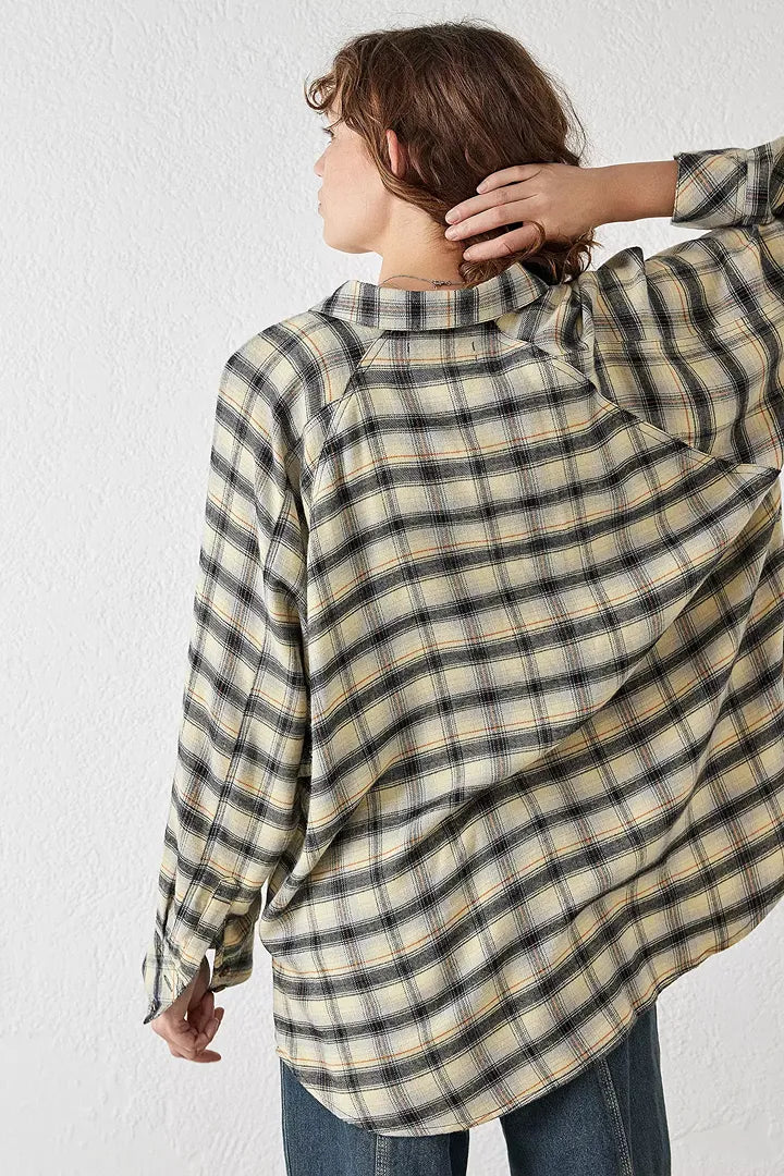 Chemise à carreaux Urban Outfitters taille S - tons crème
