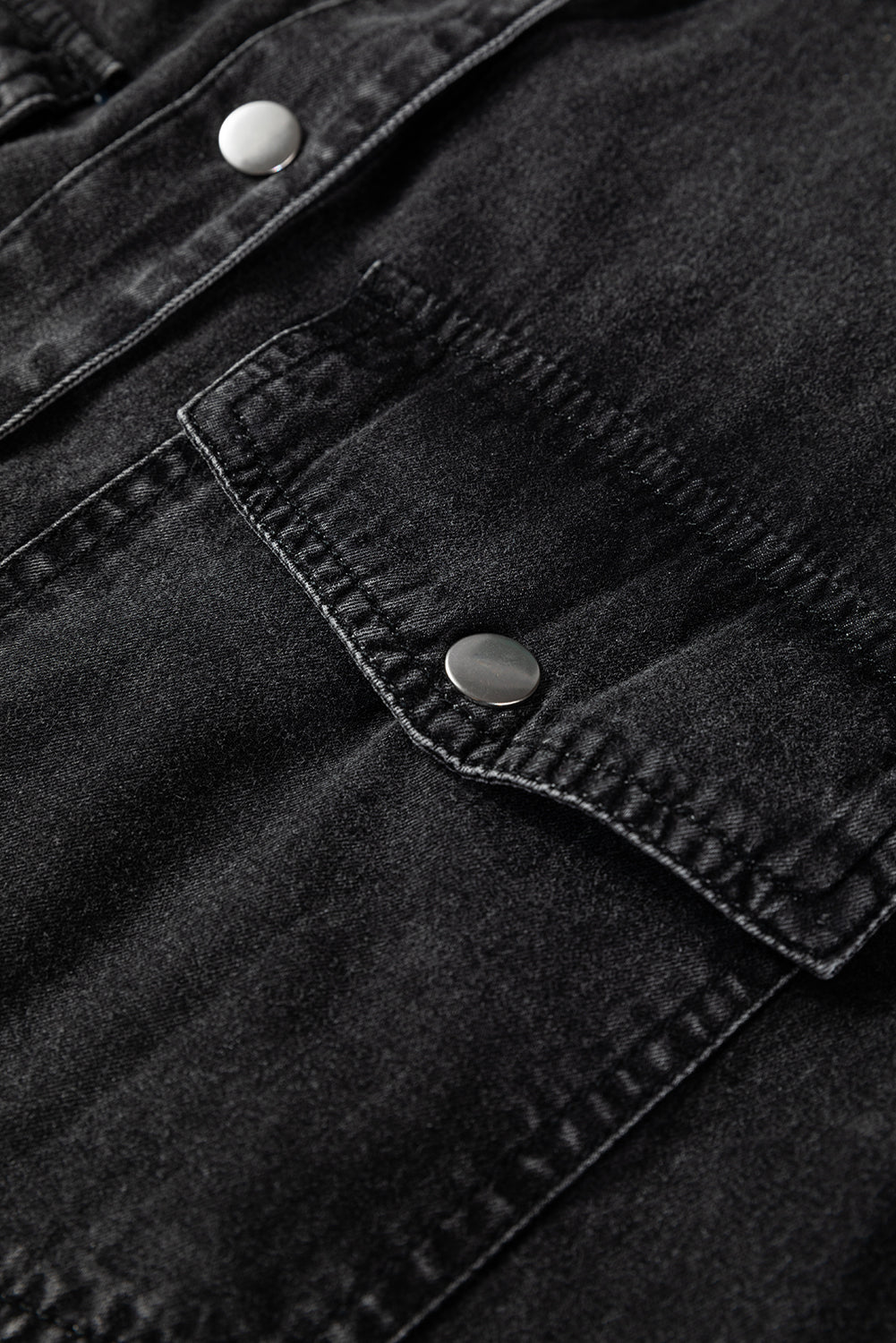Robe Chemise Ample en Jean — Ourlet Brut et Poches Poitrine