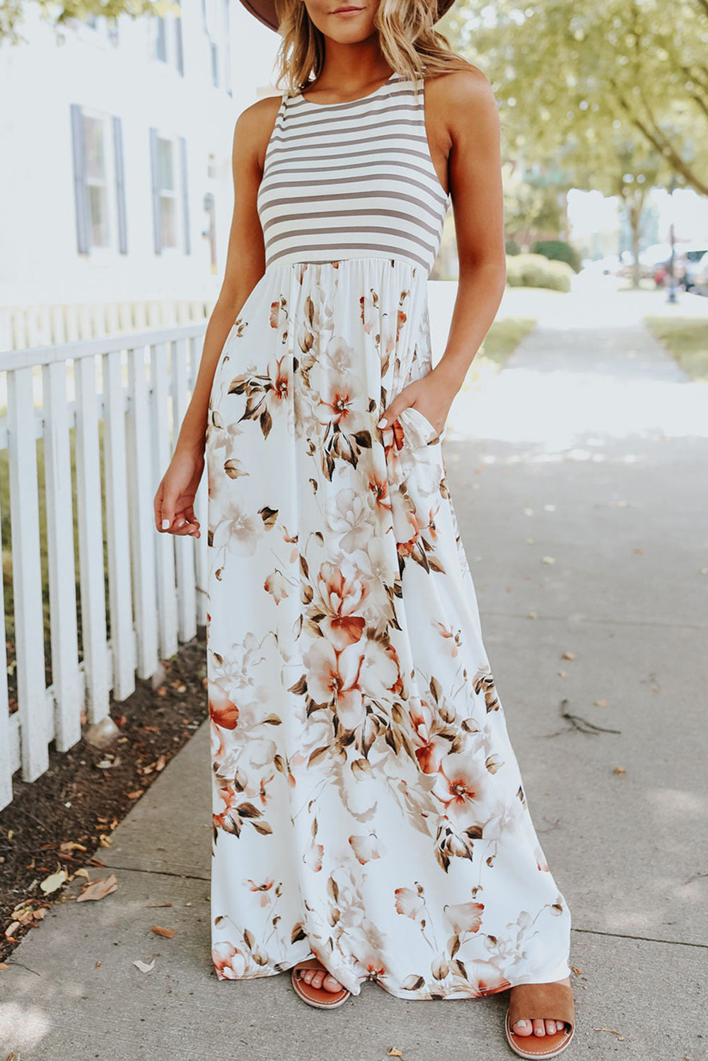 Robe Longue Bohème Blanche – Imprimé Floral & Rayures, Poches, Sans Manches