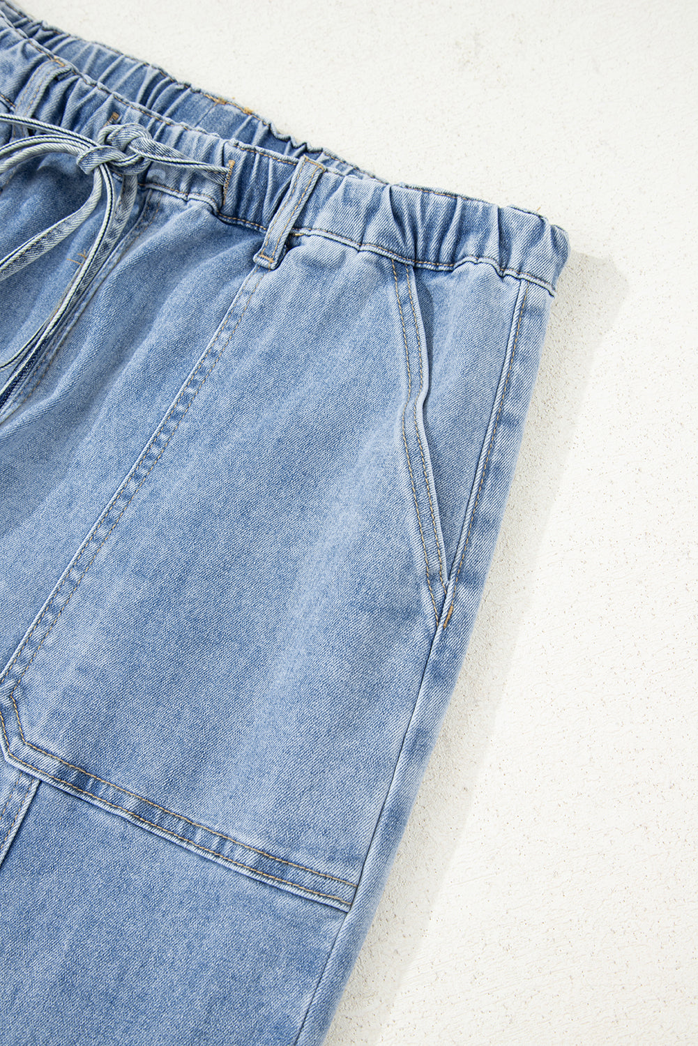 Jean Large Taille Haute – Ourlet Brut, Poches Cargo & Cordon