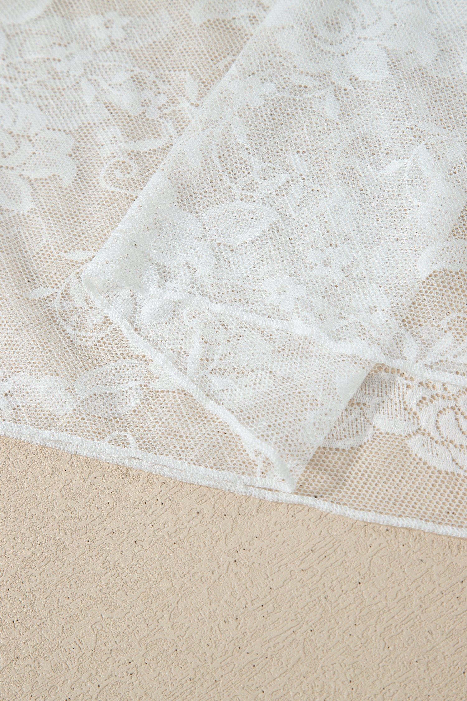 Top en Dentelle Florale Blanc — Manches Longues & Col Montant Grande Taille