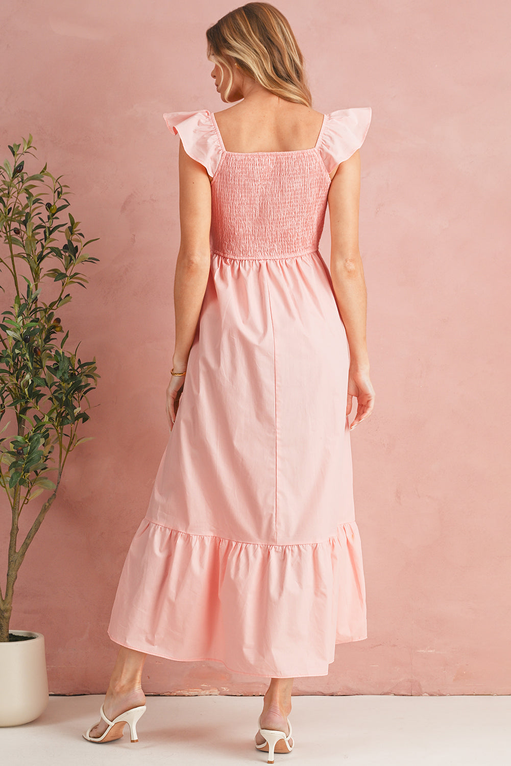 Robe longue à col V, corsage smocké et manches papillon