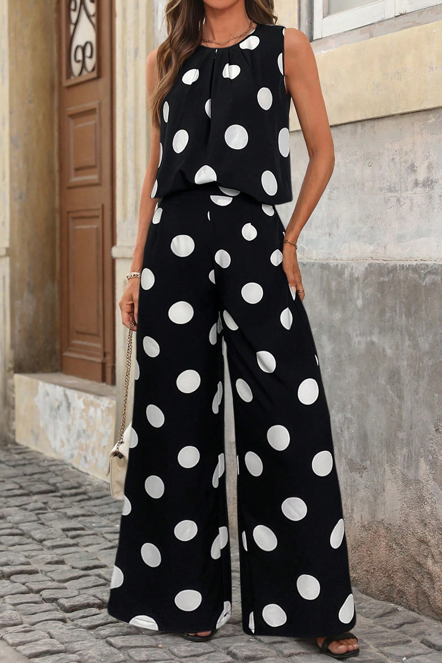 Ensemble deux pièces à pois noirs — débardeur plissé col rond et pantalon jambes larges