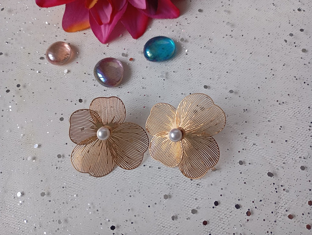 Boucles d'oreilles fleurs avec perle d'imitation - neuf - en acier inoxydable plaqué or