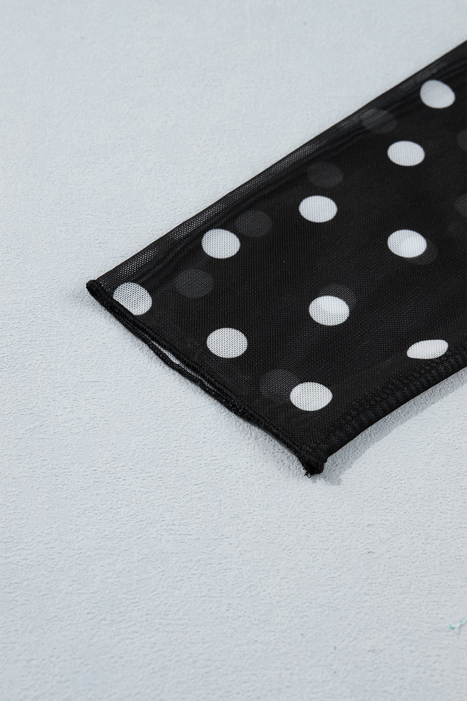 Haut en Maille à Pois Noir — Col Montant & Manches Longues Transparentes Grande Taille