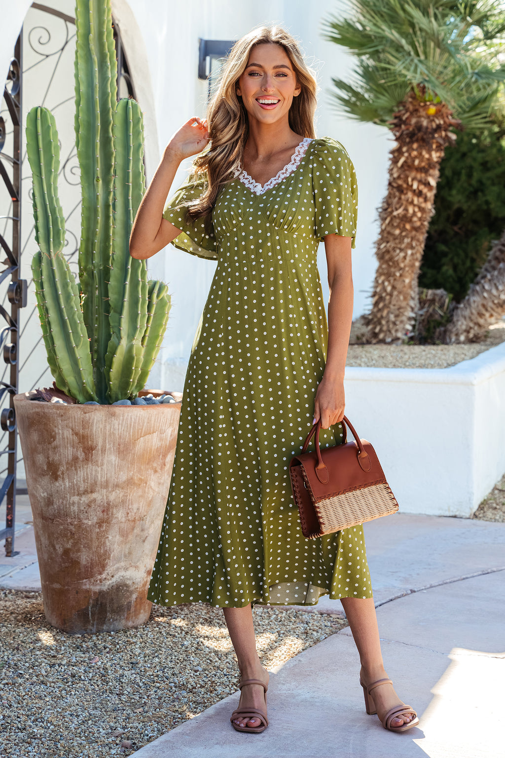 Robe longue à pois verts — Encolure dentelle & taille smockée