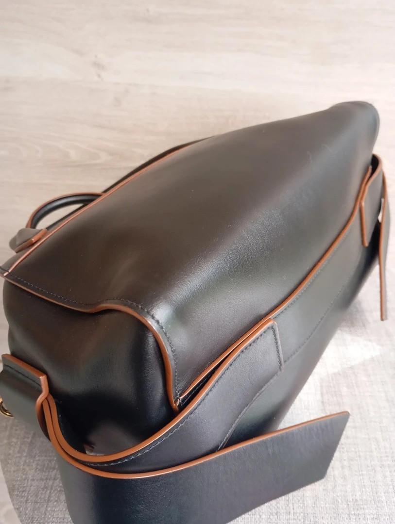 Sac à main Prada bandoulière - cuir - noir et marron - modèle Top Handle Vintage , collection Vitello Phoenix de Prada