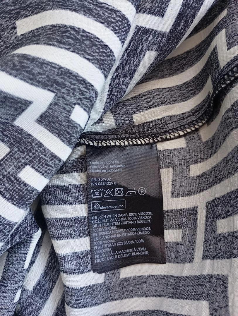 Belle blouse manches courtes H&m taille Xs - Noir/blanc - 100% viscose avec motifs
