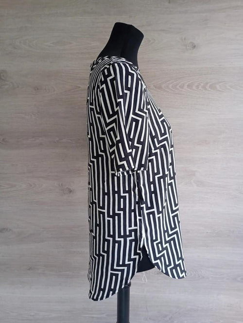 Belle blouse manches courtes H&m taille Xs - Noir/blanc - 100% viscose avec motifs