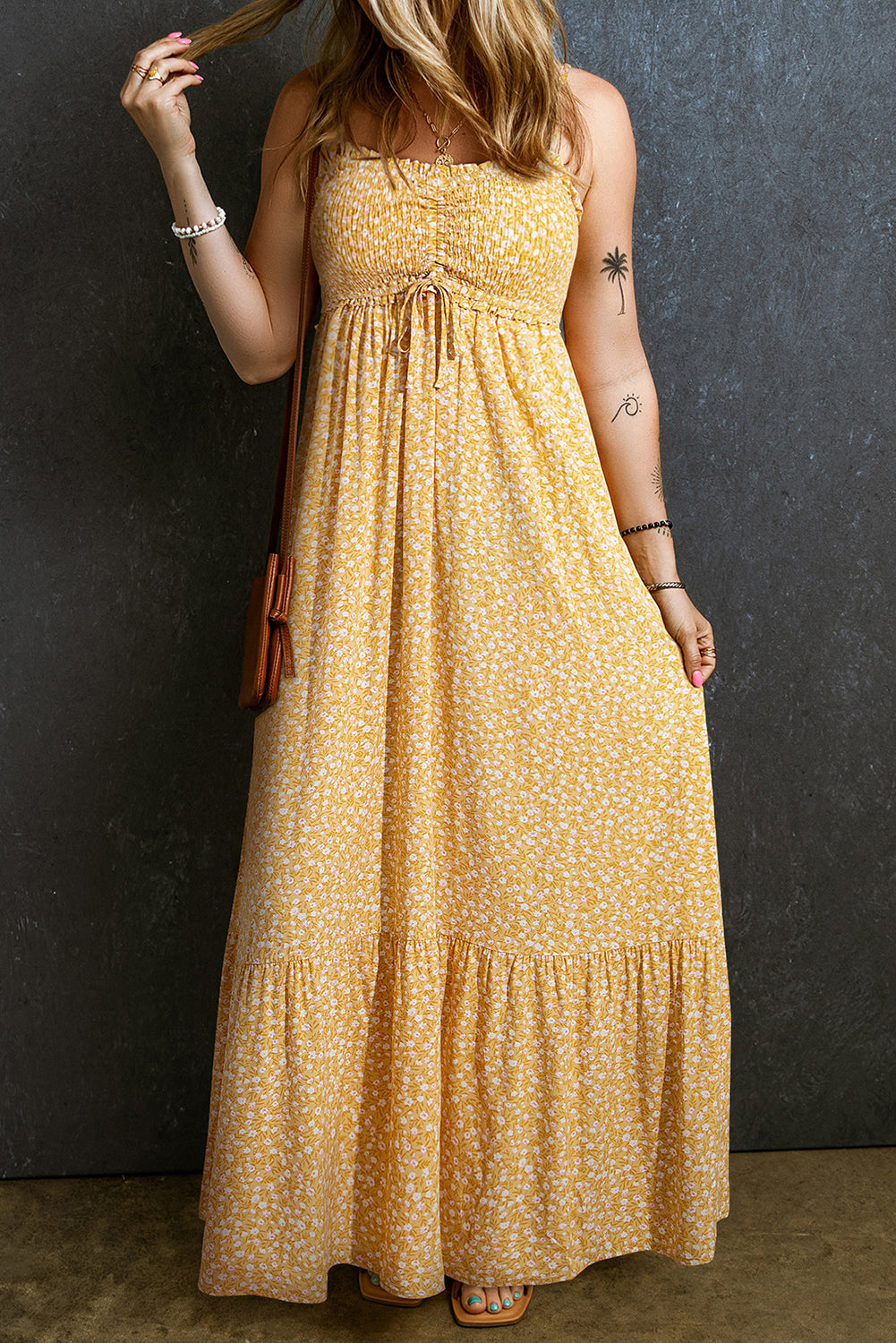 Robe longue jaune à volants & smocks — Imprimé floral bohème