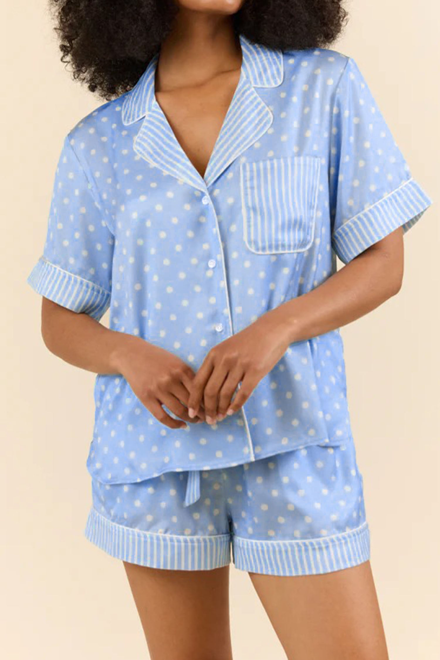 Ensemble pyjama court à pois bleu ciel