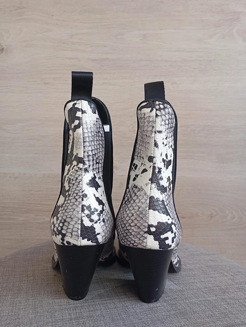 Jolies bottines Zara pointues imprimé pyton taille 39 - blanc/noir/gris - très bon état