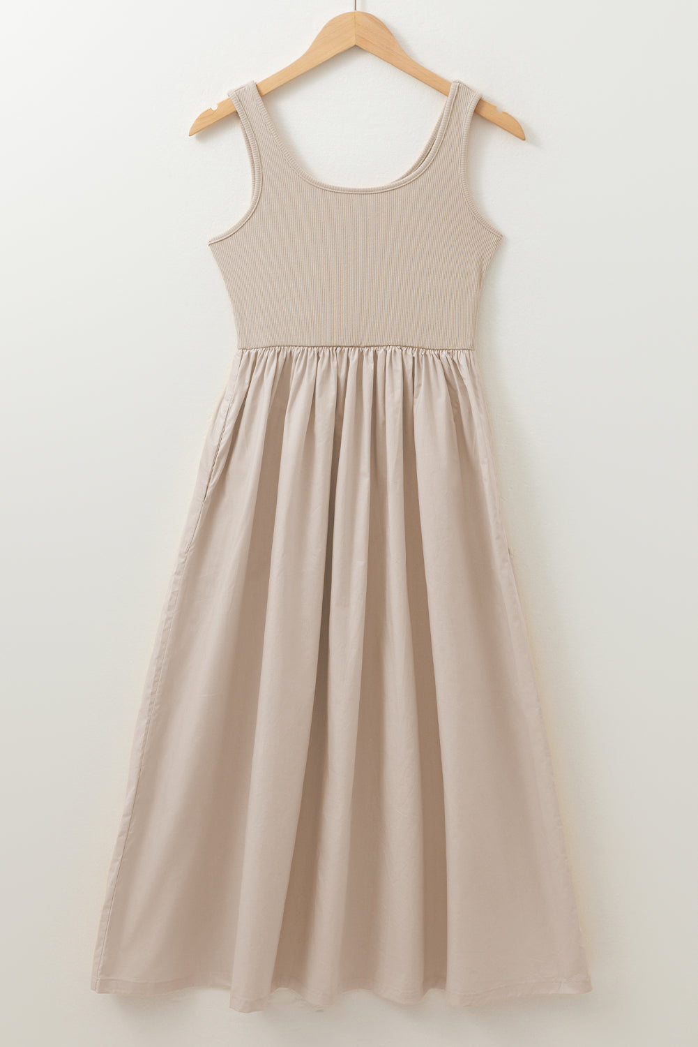 Robe Midi Beige Sans Manches — Haut Côtelé et Jupe Plissée