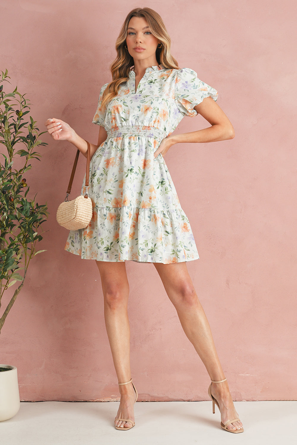 Robe Courte Beige à Imprimé Floral — Taille Haute Smockée et Manches Bouffantes