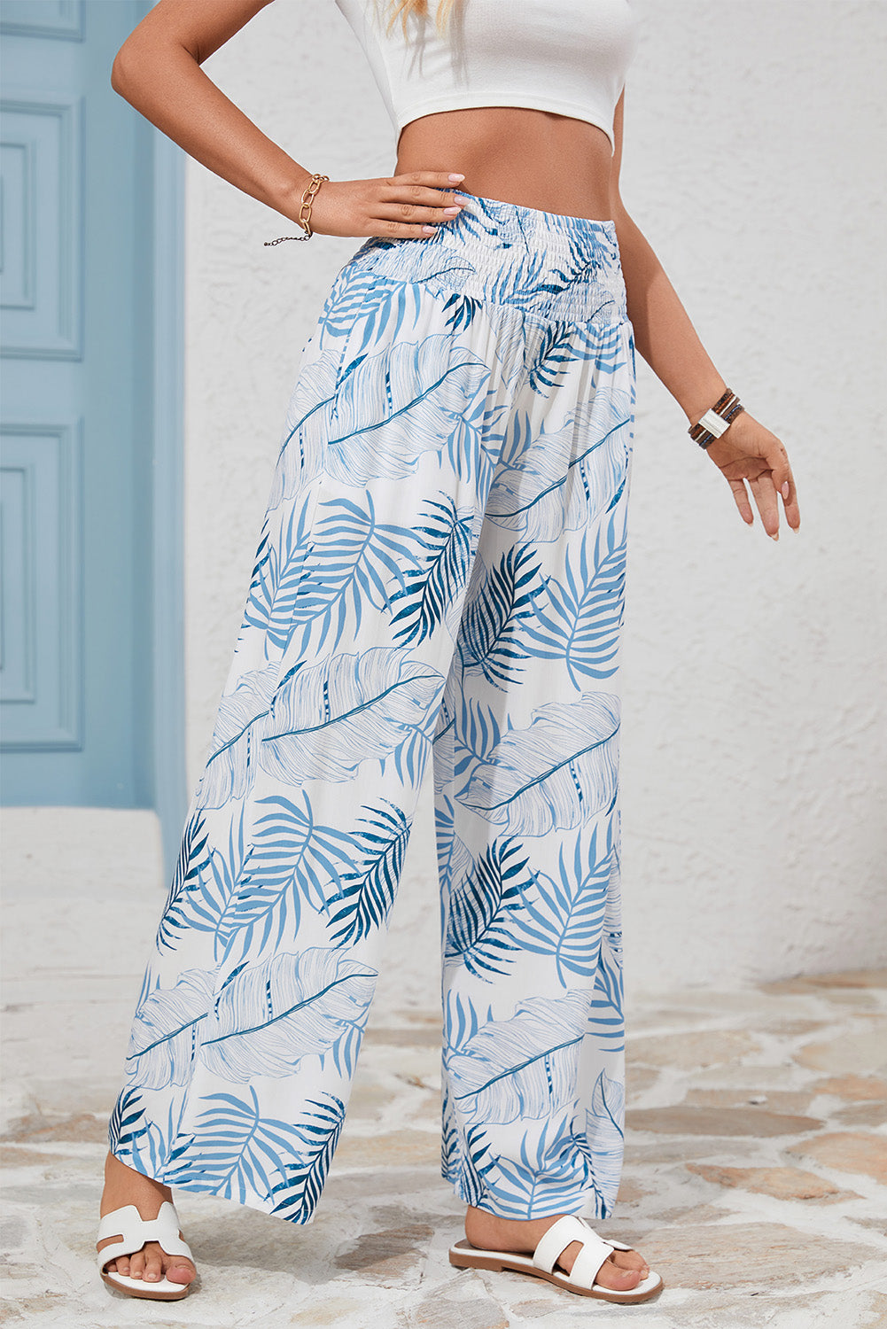 Pantalon large à imprimé botanique bleu ciel et taille froncée
