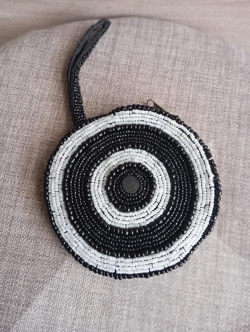 Porte monnaie perles femme - Noir et blanc - très bon état - rond