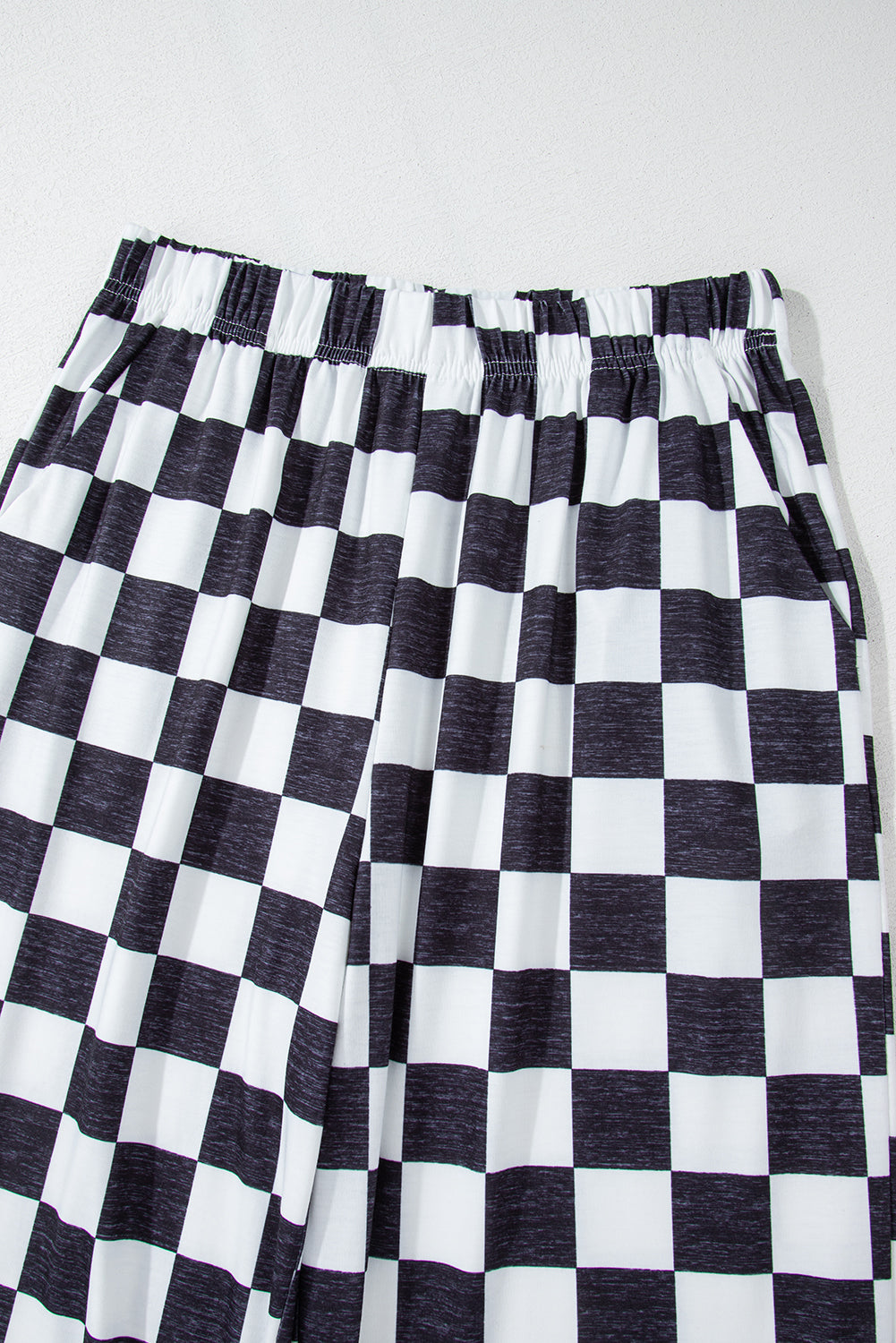 Pantalon large à carreaux noir — taille haute et jambes fluides