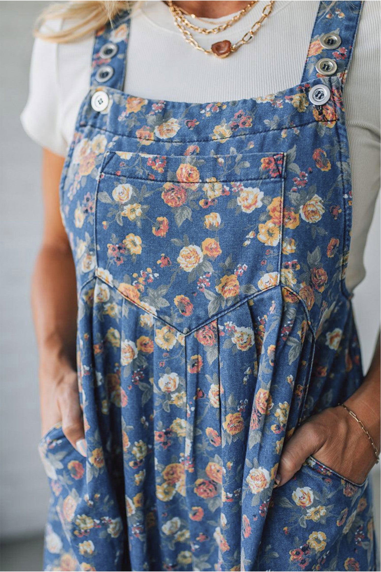 Combinaison salopette ample en jean plissé à imprimé rose vintage