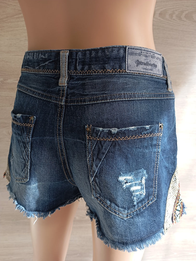Joli short en jean Stradivarius taille S - Bleu en Très bon état