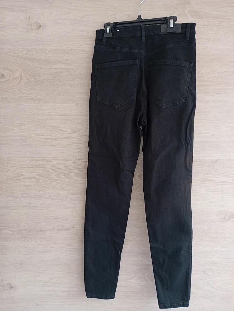 Joli pantalon noir skinny Stradivarius taille M