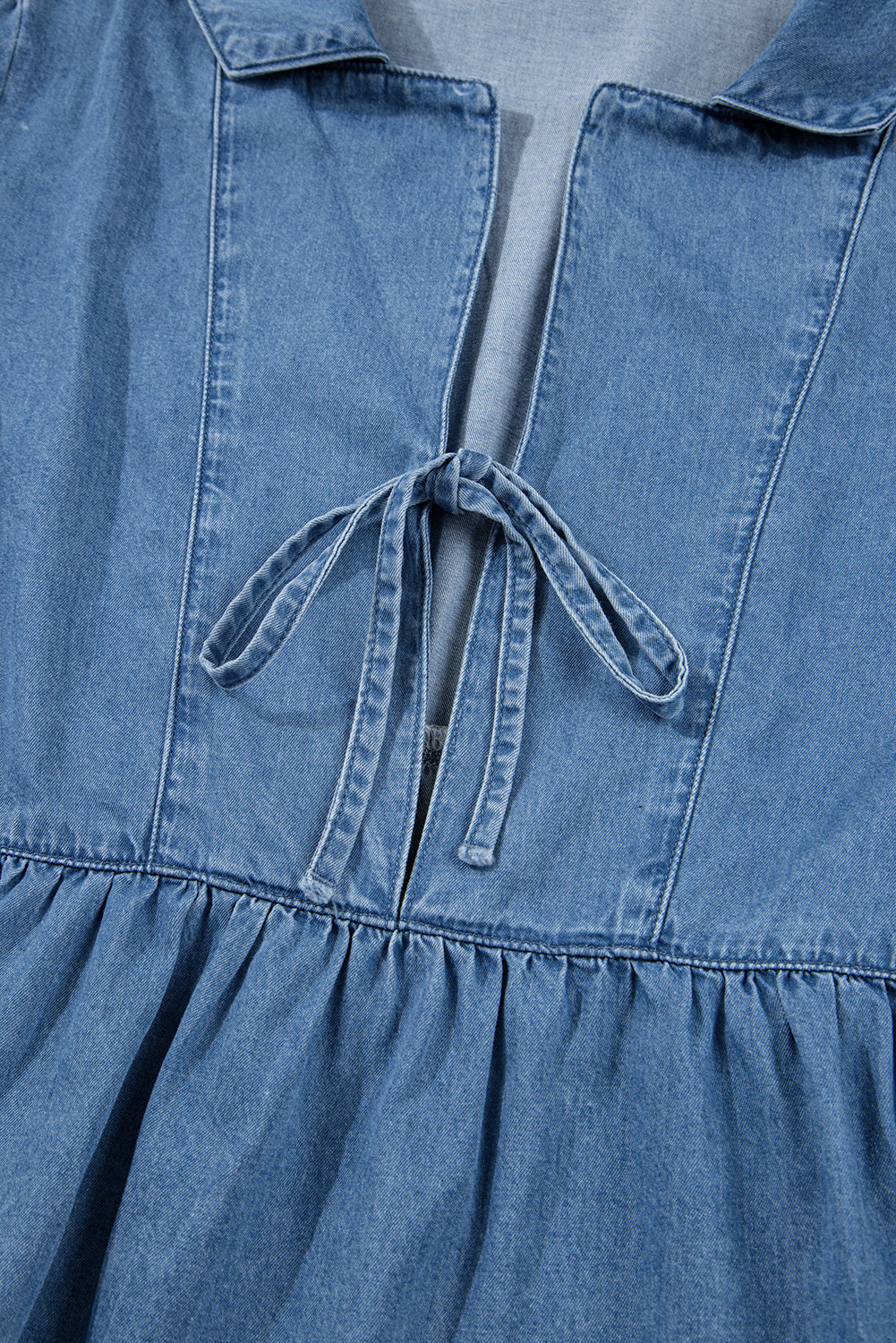 Haut Péplum Denim Bleu Crépuscule — Col en V à Nouer et Manches Ballon