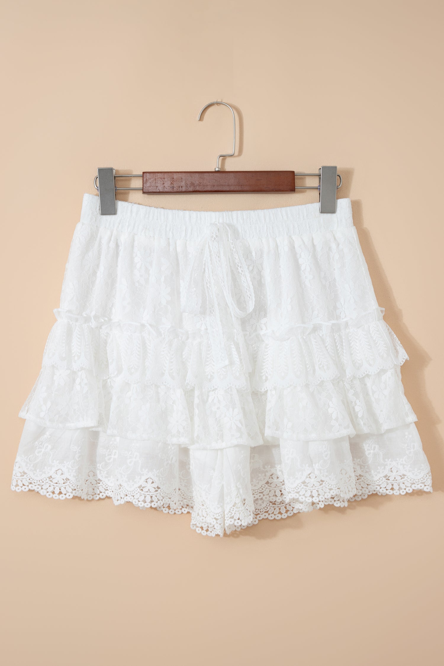 Shorty en dentelle à volants étagés — blanc, taille haute élastique